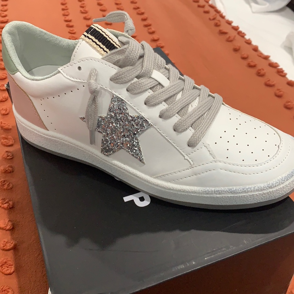 Size 8 shu shop sneaker new in box.